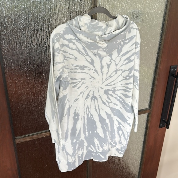 Revolve* 525 America Gray and White Tie-Dye Hoodie dress size Medium. NWT - Picture 6 of 9